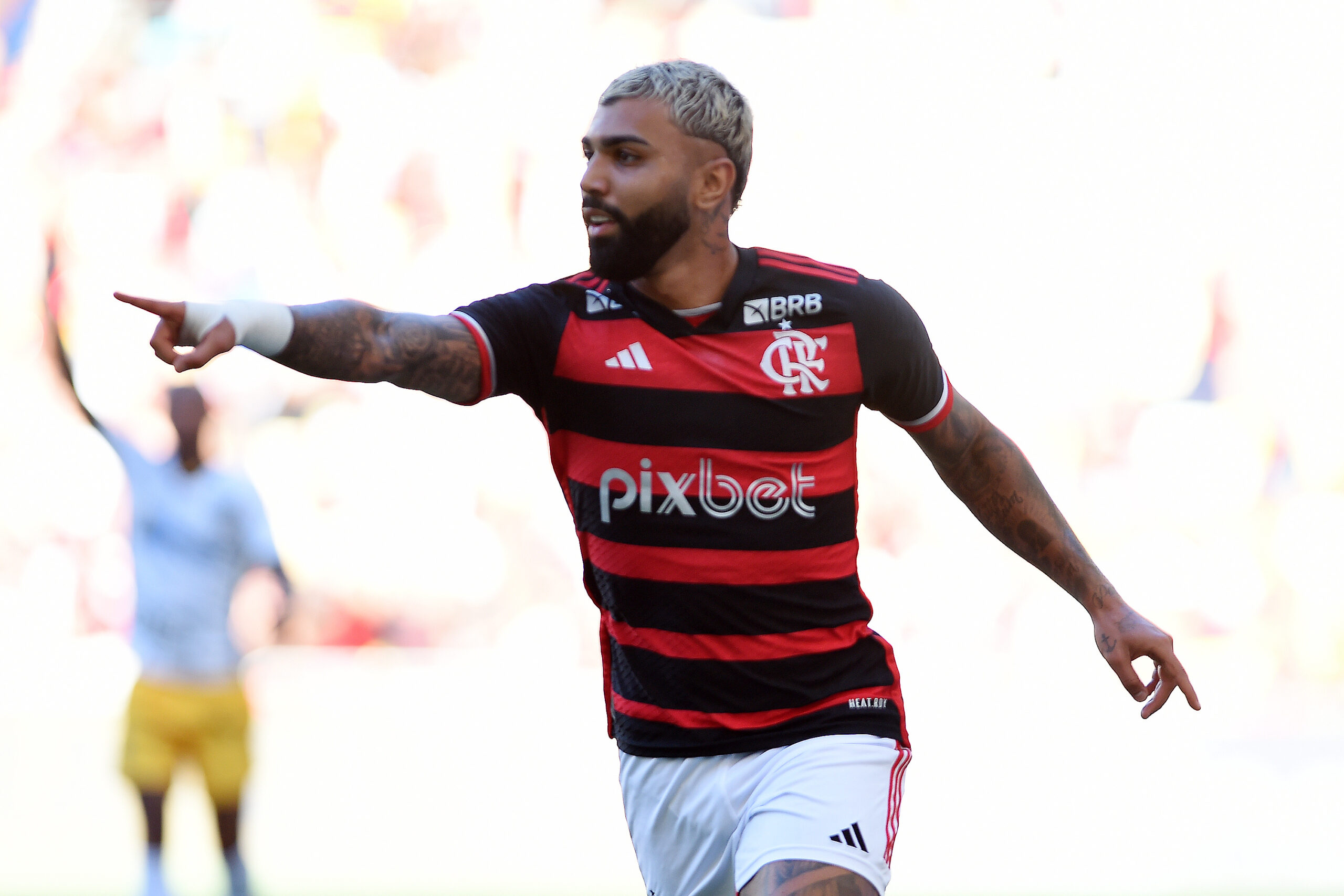 Gabigol comemorando gol no Flamengo