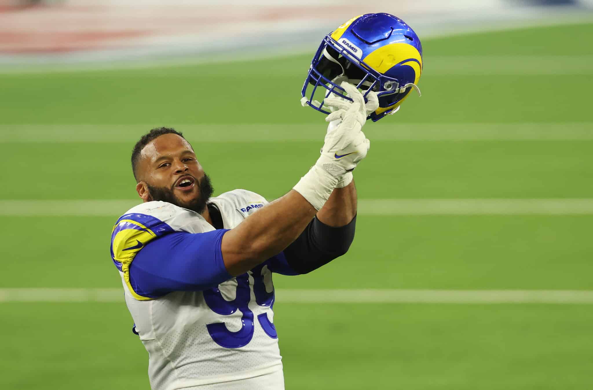 Aaron Donald jogando pelo Los Angeles Rams