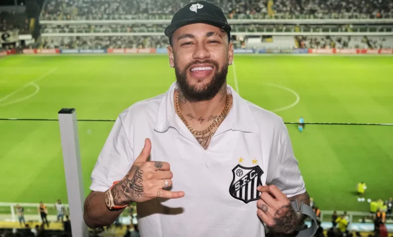 Neymar em jogo do Santos na Vila Belmiro