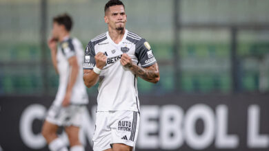 Paulinho comemorando gol no Atlético-Mg