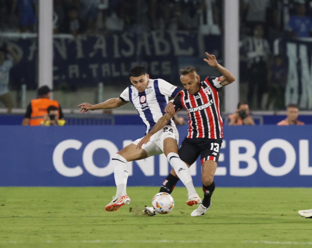 Rafinha em jogo do São Paulo