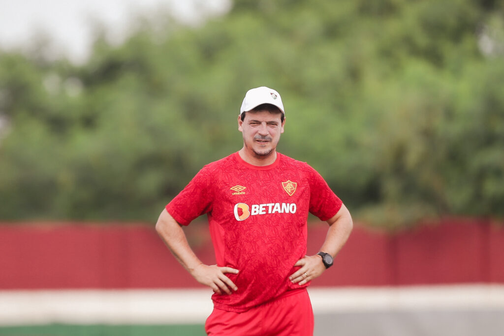 Fernando Diniz em treino preparatório para Fluminense x Colo-Colo