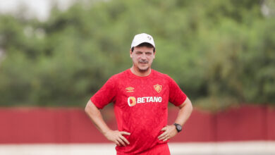 Fernando Diniz em treino preparatório para Fluminense x Colo-Colo