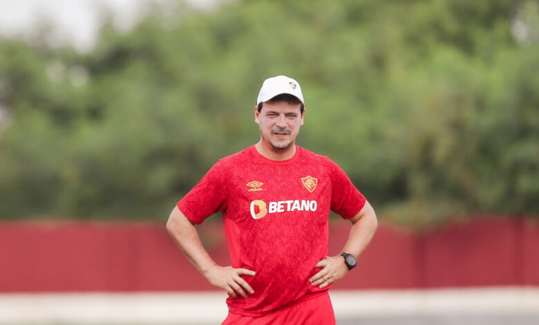 Fernando Diniz em treino preparatório para Fluminense x Colo-Colo