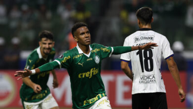 Estevão comemorando seu primeiro gol pelo profissional do Palmeiras