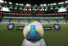 Bola do Brasileirão em jogo da 1ª rodada entre Fluminense e RB Bragantino no Maracanã