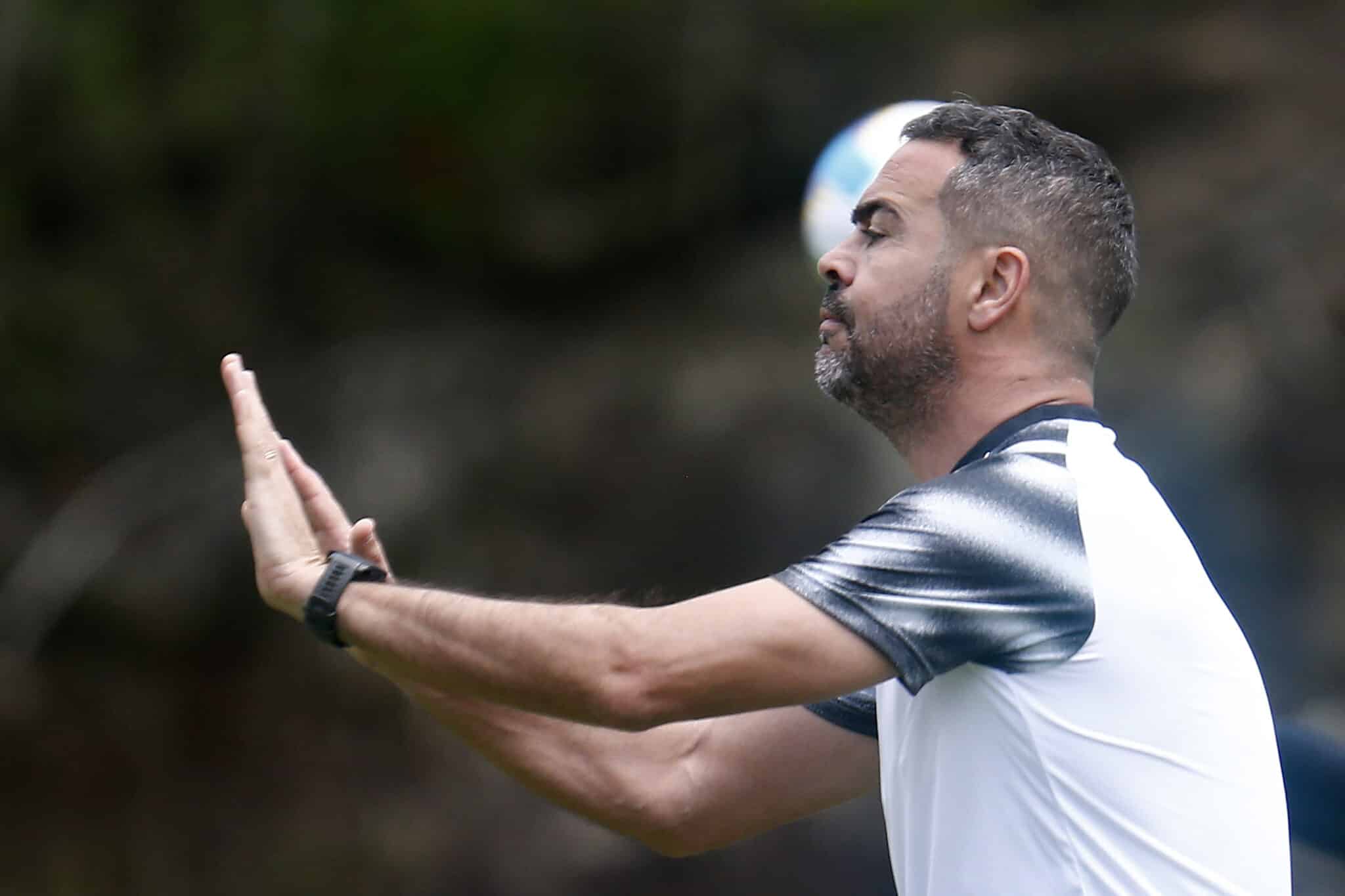 Artur Jorge no treino do Botafogo