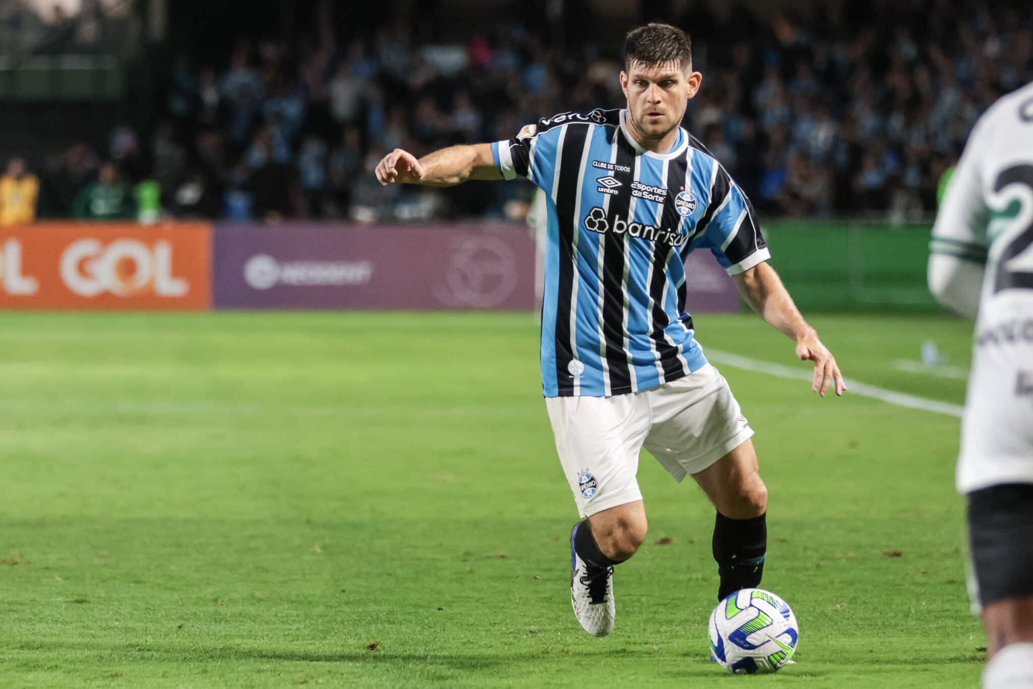 Kannemann em jogo pelo Grêmio