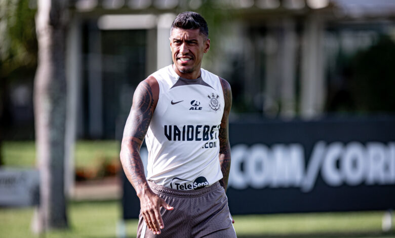 Paulinho em treino pelo Corinthians