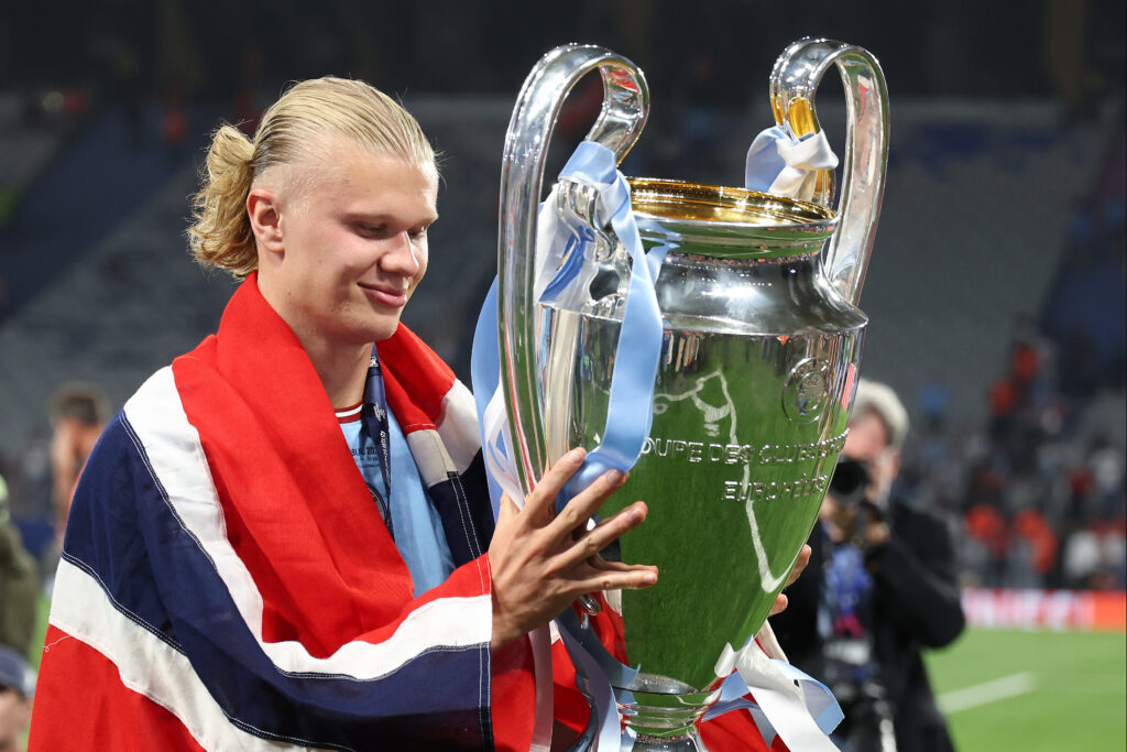 Haaland comemorando a Champions League com o Manchester City