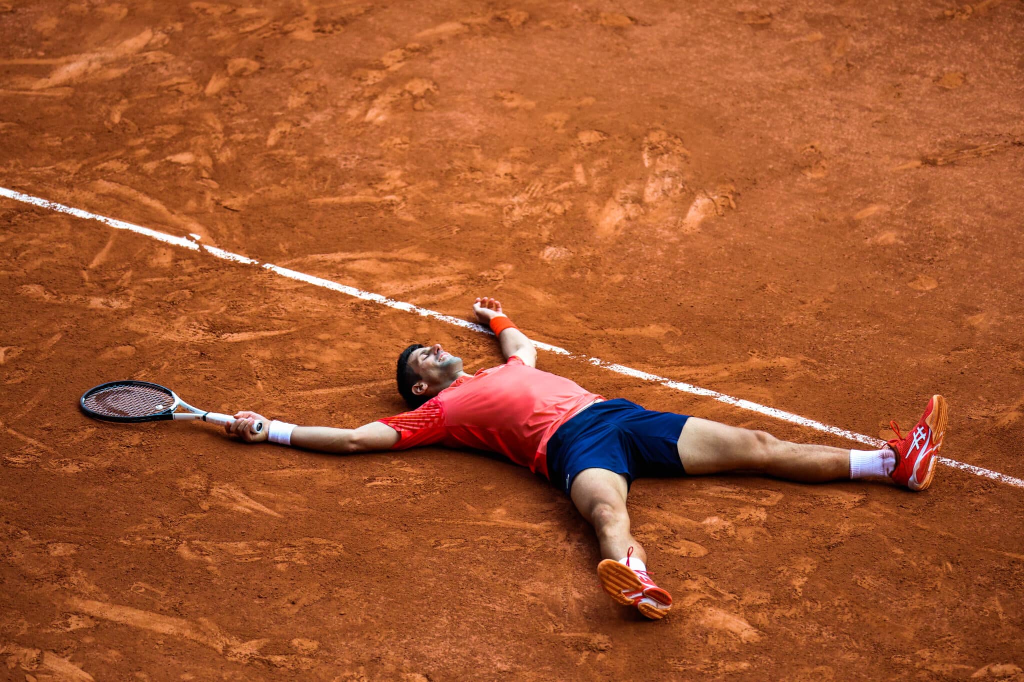 Djokovic na Philippe Chatrier, quadra principal de Roland Garros