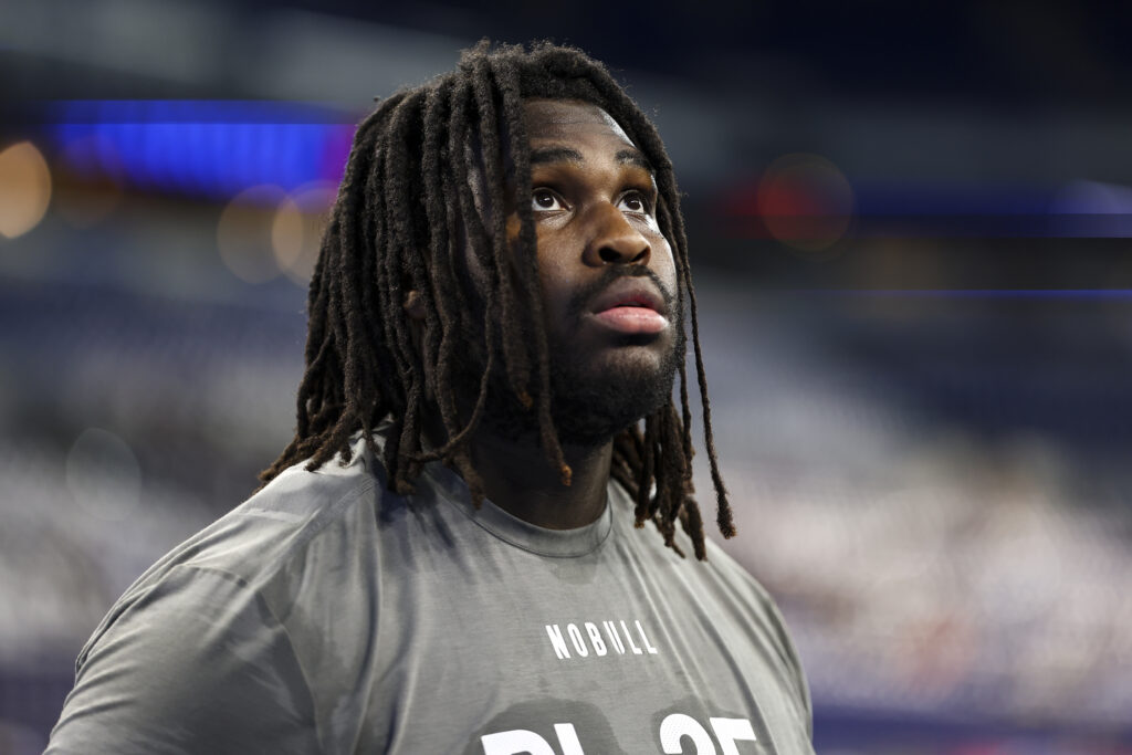 T'Vondre Sweat durante o Combine do Draft 2024