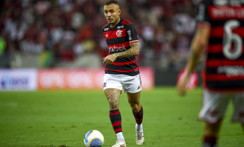 Everton Cebolinha em jogo pelo Flamengo