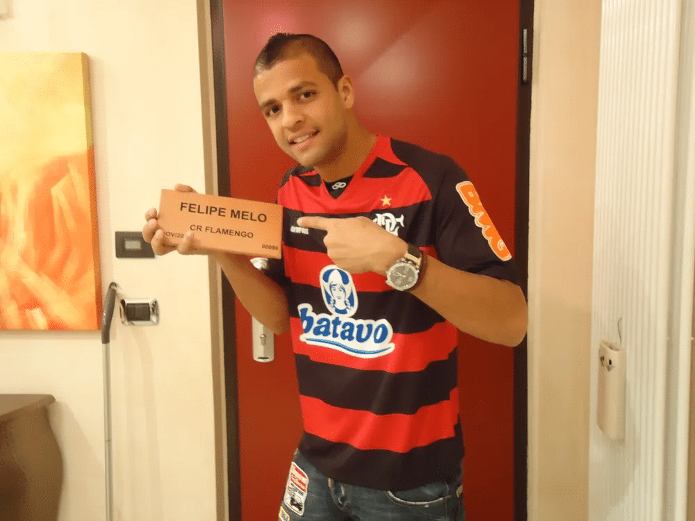 Felipe Melo com a camisa do Flamengo