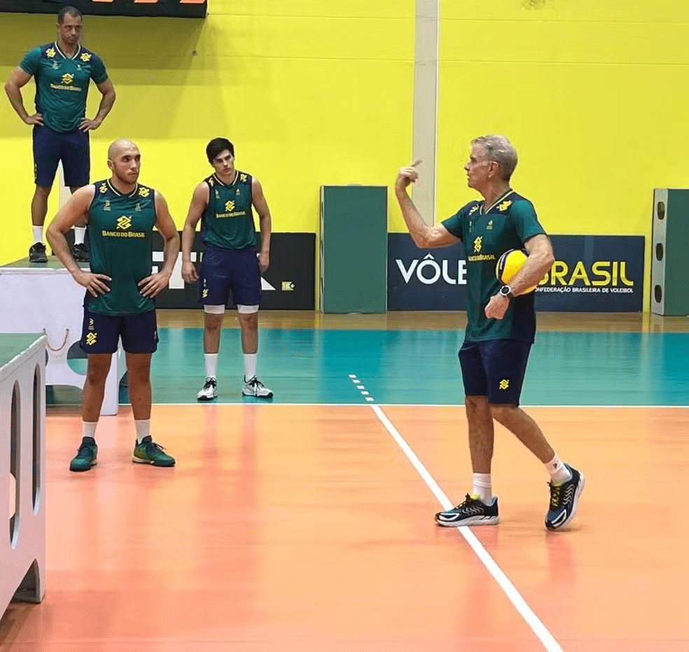 Bernadinho comanda treino da seleção masculina na Liga das Nações