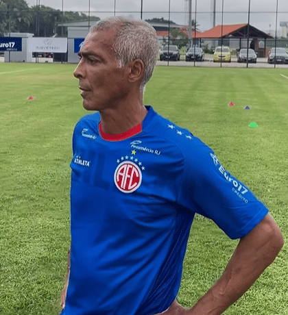 Romário fez seu primeiro treinamento no América-RJ