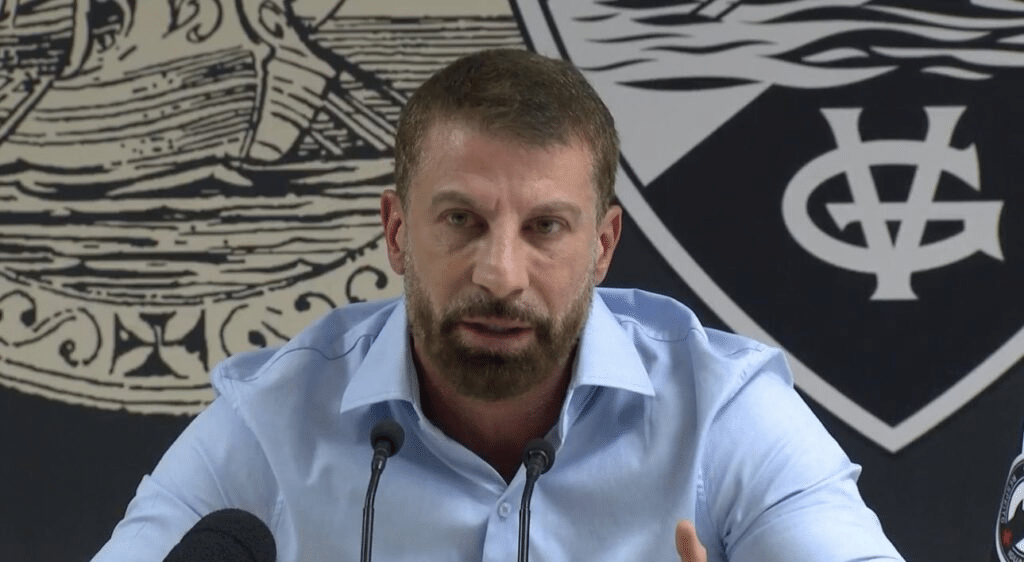 Pedrinho em sua primeira coletiva do Vasco
,