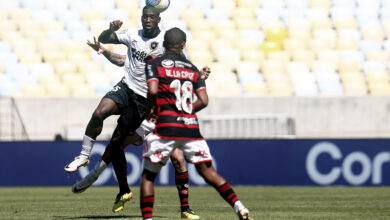 Bastos, zagueiro do Botafogo em clássico contra o Flamengo