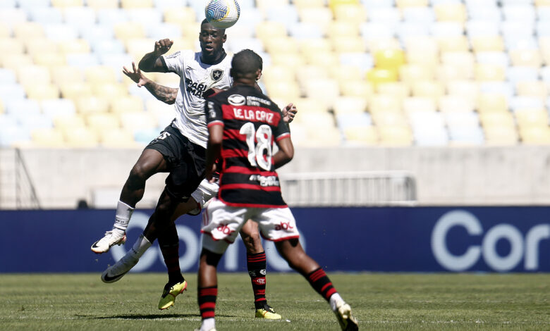 Bastos, zagueiro do Botafogo em clássico contra o Flamengo