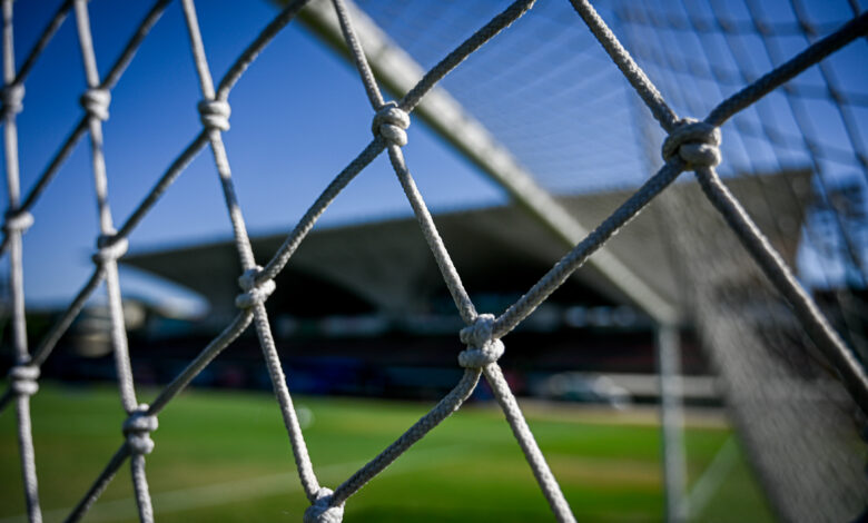 Rede em campo de futebol