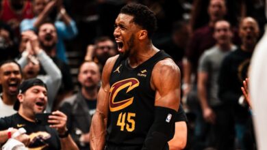 Donovan Mitchell celebrando vitória pelo Cavs