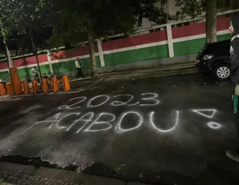 Fernando Diniz criticado pela torcida do Fluminense