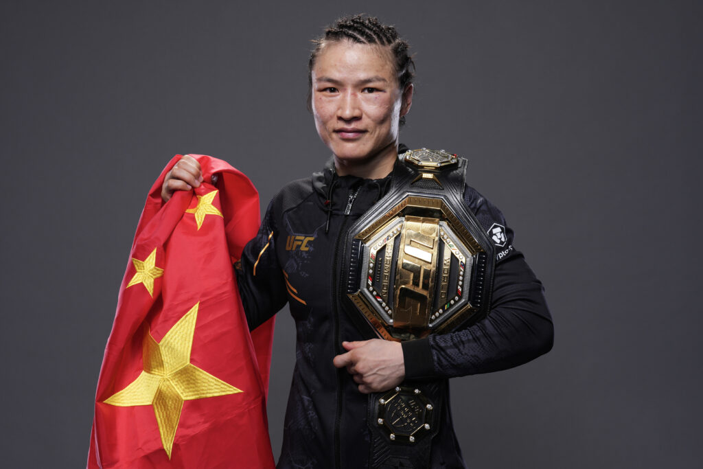 Zhang Weili é a atual campeã do peso-palha do UFC