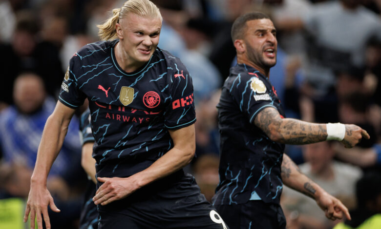 Walker e Haaland celebrando vitória do City