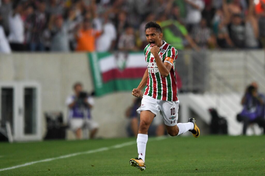 Scarpa pelo Fluminense