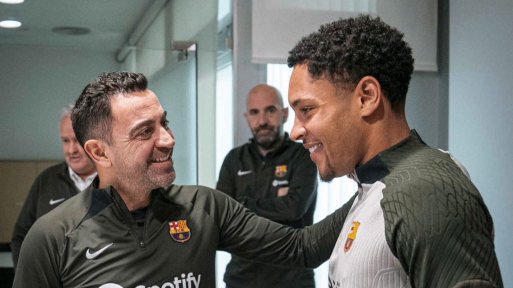 Vitor Roque e Xavi