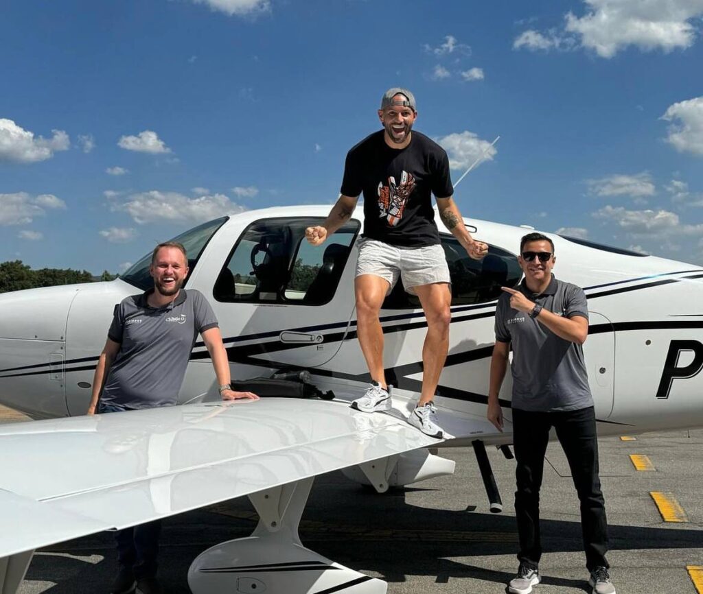 Weverton pilota avião