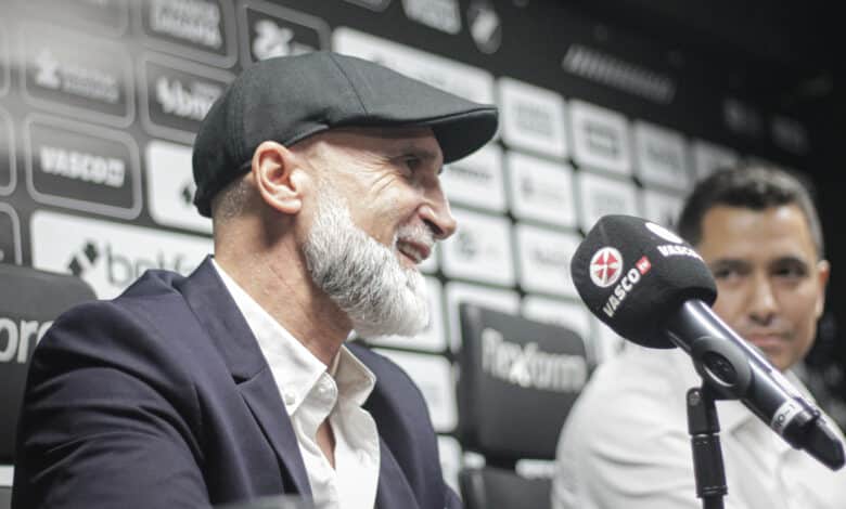 Álvaro Pacheco em apresentação pelo Vasco