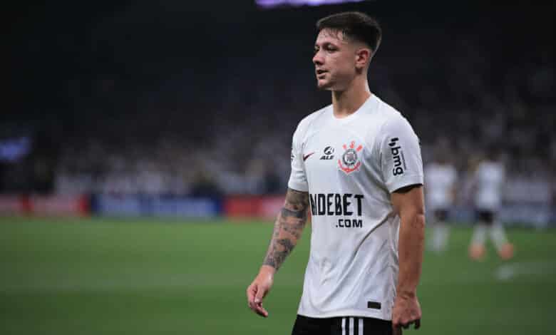 SP - SAO PAULO - 09/04/2024 - COPA SUL-AMERICANA 2024, CORINTHIANS X NACIONAL - Rodrigo Garro jogador do Corinthians durante partida contra o Nacional no estadio Arena Corinthians pelo campeonato Copa Sul-Americana 2024. Foto: Ettore Chiereguini/AGIF