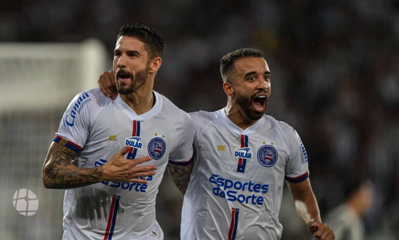 Caio Alexandre e Everaldo celebrando gol pelo Bahia