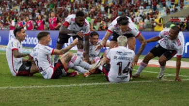 Elenco do Flamengo comemora gol diante do Vasco