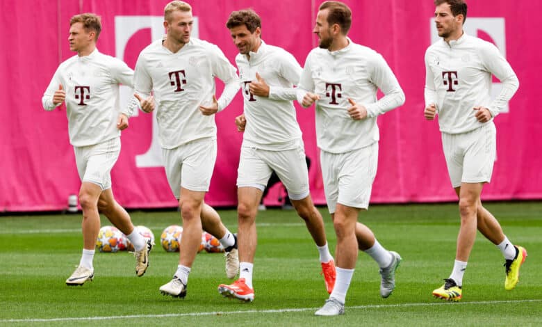 Kimmich, De Lig, Muller, Kane e Gortetzka no treino do Bayern