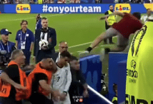 Torcedor pula da arquibancada e quase atinge Cristiano Ronaldo