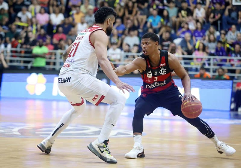 Franca e Flamengo pela final do NBB