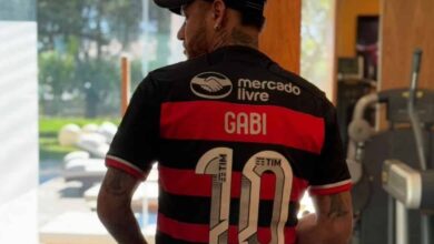 Neymar posta foto com a camisa do Flamengo