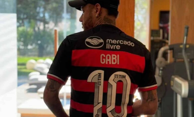 Neymar posta foto com a camisa do Flamengo