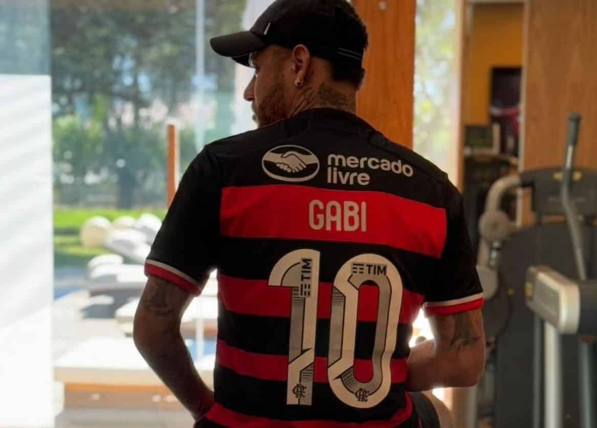 Neymar posta foto com a camisa do Flamengo