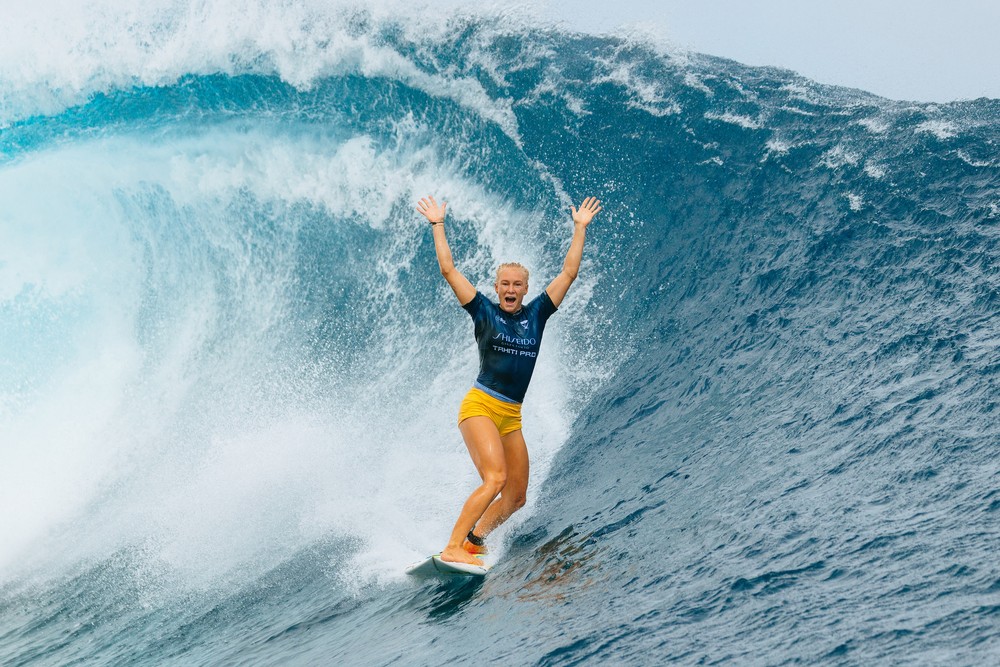 Tati comemora após nota 10 em Teahupoo