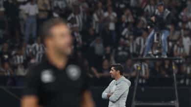 Abel Ferreira comanda o Palmeiras em jogo contra o Botafogo