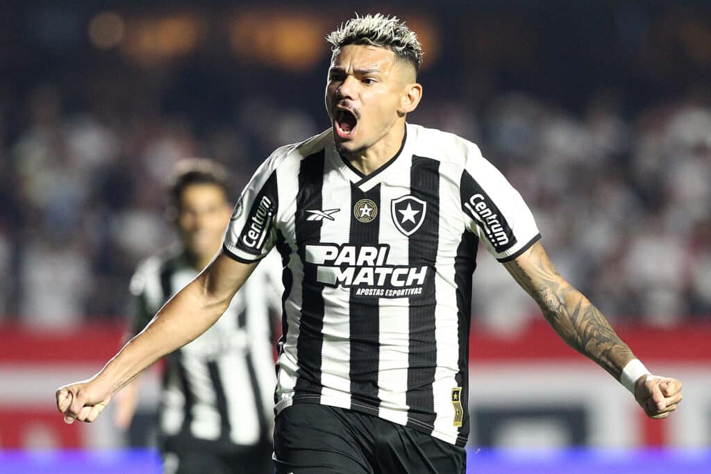 Tiquinho Soares responsável por marcar o gol do Botafogo