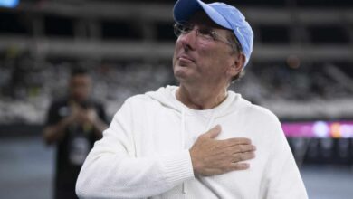 RJ - RIO DE JANEIRO - 17/07/2024 - BRASILEIRO A 2024, BOTAFOGO X PALMEIRAS - John Textor dono da SAF do Botafogo antes da partida contra o Palmeiras no estadio Engenhao pelo campeonato Brasileiro A 2024. Foto: Jorge Rodrigues/AGIF