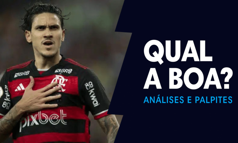 Pedro, atacante do Flamengo, põe a mão no peito