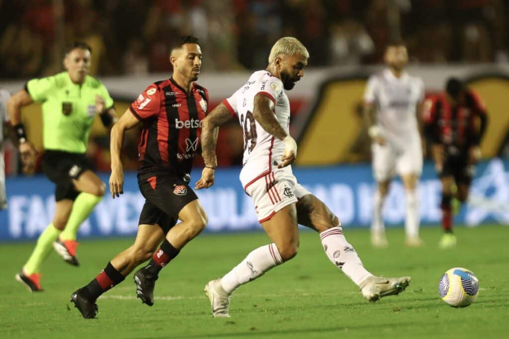 Vitória x Flamengo teve o melhor tempo de bola rolando da 19ª rodada do Brasileirão