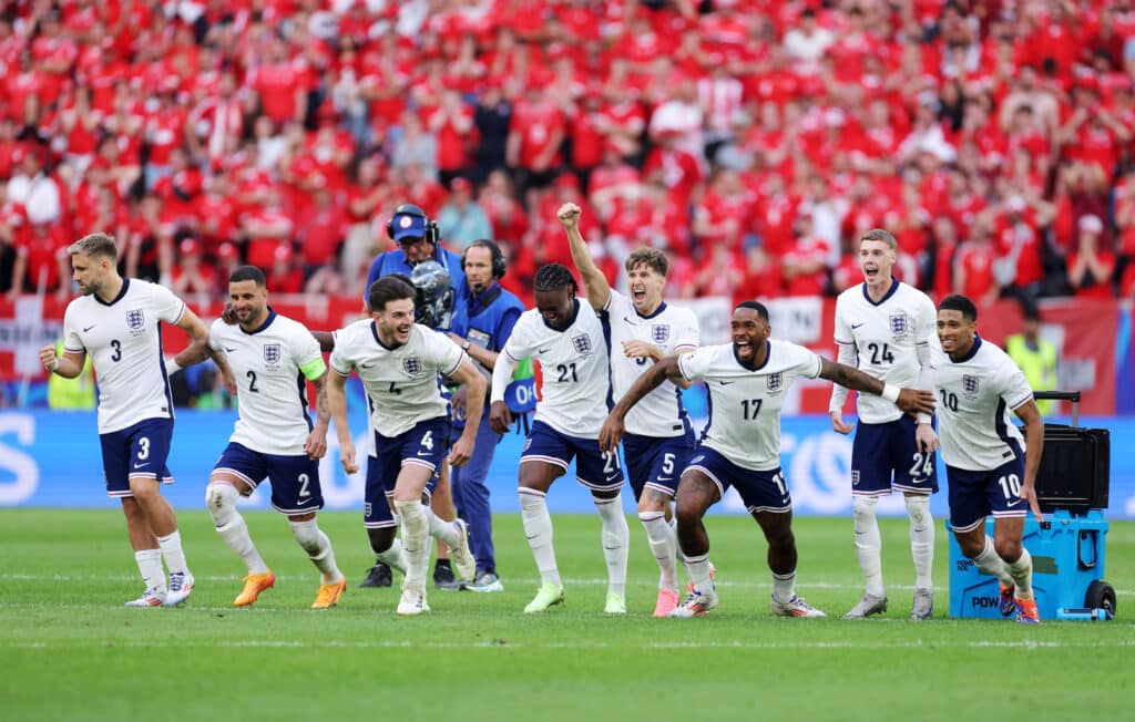 Antes da final, Inglaterra comemora classificação durante o mata-mata da Euro
