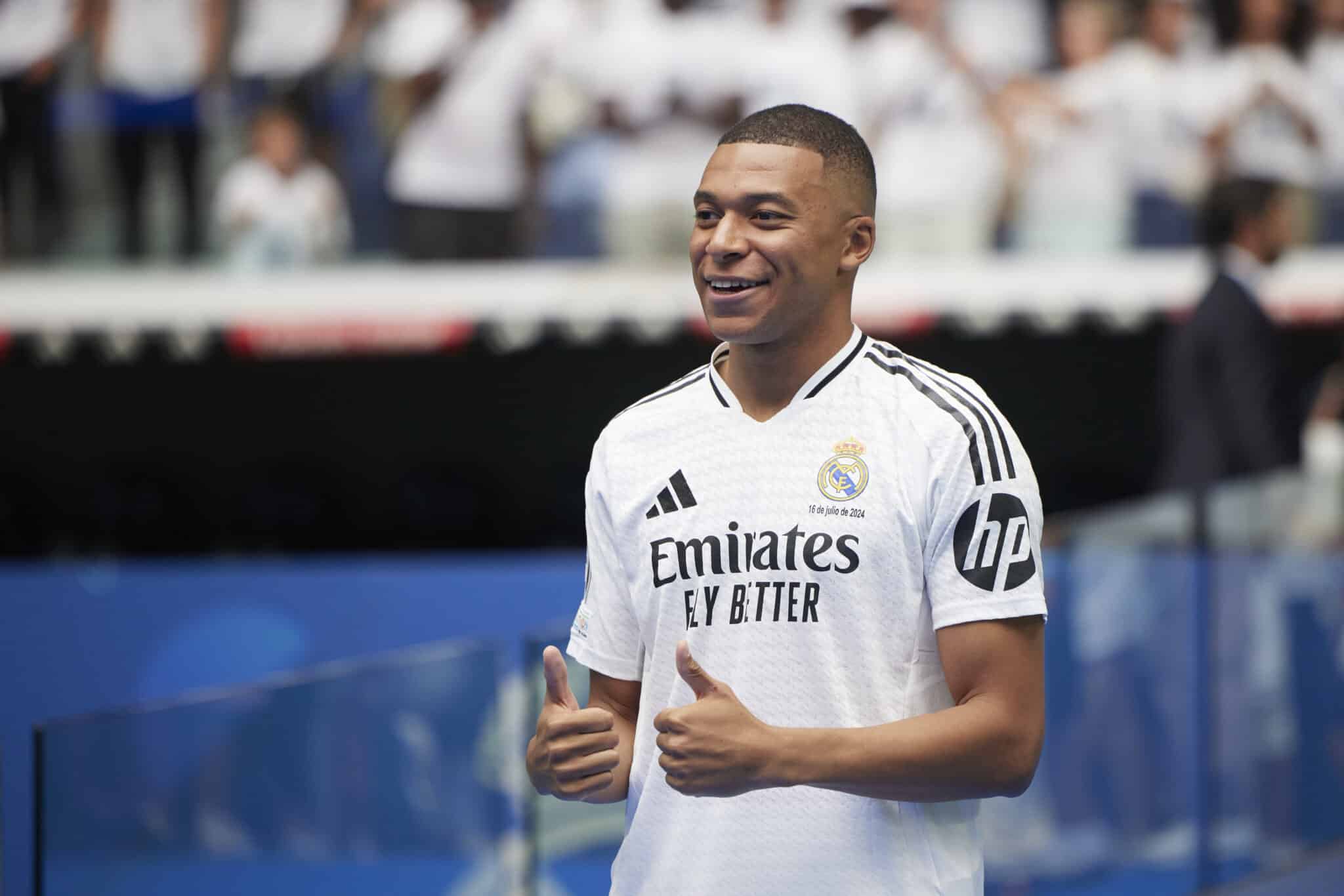 Mbappé comemora gol pelo Real Madrid.