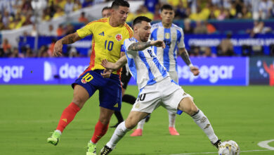 James Rodríguez e Messi em disputa pela final da Copa América